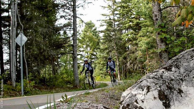 Circuit cyclotouriste sur la Véloroute des Bleuets au Québec