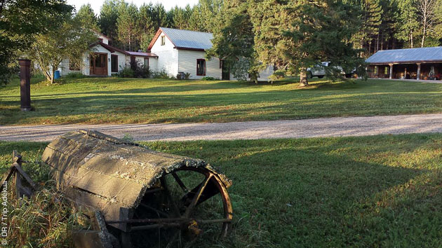 Un séjour vélo dans les Laurentides au Québec, avec logements en tipis amérindiens et dans le vieux village de Mont Tremblant