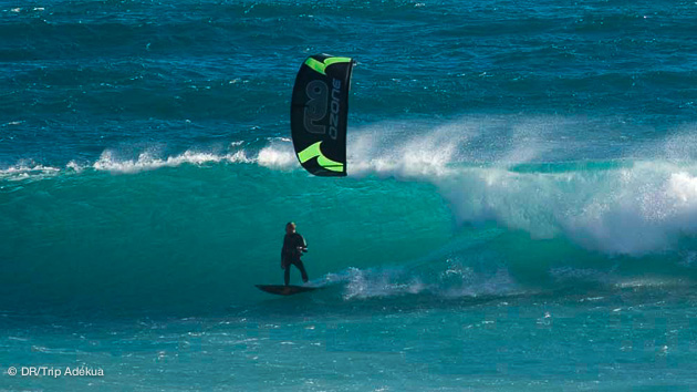 kite dans les vagues à Cape Town