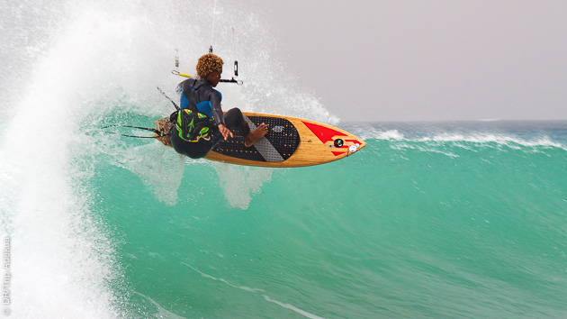 satge de kite dans les vagues du Cap Vert