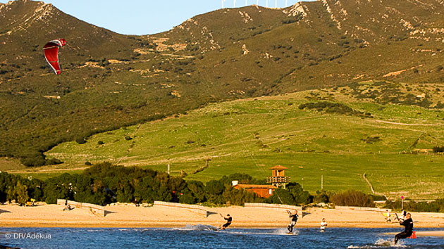 Kitesurf à Tarifa, avec le choix des plans d'eau et du vent, et toujours le soleil